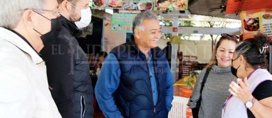 Recorren Servidores Públicos de La Paz instalaciones del Mercado Olachea