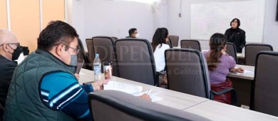 Capacitan a docentes de la UABCS en elaboración de textos didácticos