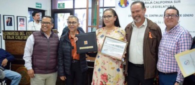 Reconoce Congreso 33 y 22 años de servicio de trabajadores