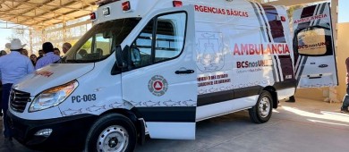 Entrega el gobernador Castro Cosío ambulancia comprometida a la comunidad de Las Barrancas