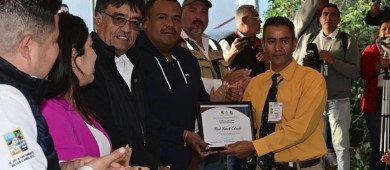 Leggs Castro y Oomsapas Los Cabos entregan 325 tomas domiciliarias en Valle del Cabo CSL