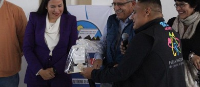 UABCS entrega al Ayuntamiento de La Paz prototipo para medición automática del consumo de agua