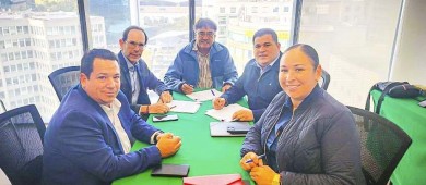 Firman contrato para la supervisión técnica, legal y financiera de la Planta Desaladora en CSL