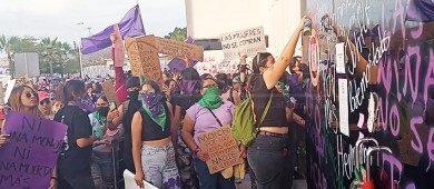 “somos malas y podemos ser peores”; registran actos vandálicos tras marcha del 8M