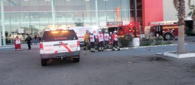 LE QUEDÓ ATORADA LA MANO EN UNA MÁQUINA DE TORTILLAS