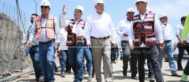 Supervisan el gobernador Castro Cosío y director general del ISSSTE, avance de la nueva clínica en CSL