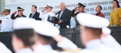 Asiste gobernador a ceremonia alusiva a defensa del puerto de Veracruz