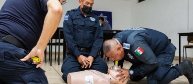 Certifica en primeros auxilios al personal de la Policía Municipal de La Paz