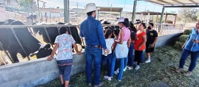 Entrega UABCS equipos de cómputo e insumos escolares a albergue escolar de San Antonio