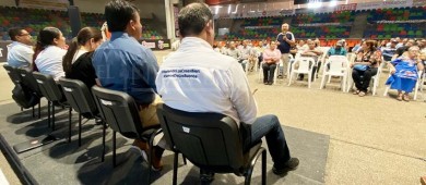 Presentan proyecto de renovación de unidades las transportistas de La Paz