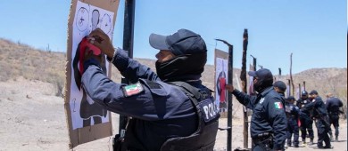282 agentes preventivos de La Paz reciben capacitación en armamento y tiro