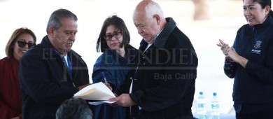 Entrega el gobernador Castro Cosío, obras y apoyos en Bahía Tortugas y Bahía Asunción