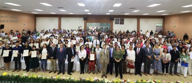 Entrega UABCS 178 títulos de licenciatura y 28 grados académicos