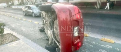 La venció el cansancio y volcó su vehículo