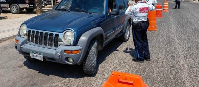 Prohibido los automóviles con polarizados oscuros en Los Cabos