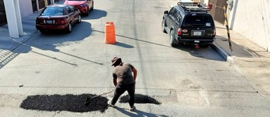 Continúa Servicios Públicos con el programa de bacheo en la ciudad y comunidades