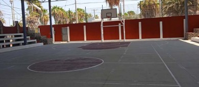 Realiza Servicios Públicos limpieza y pintura en la Plaza Gobernadores