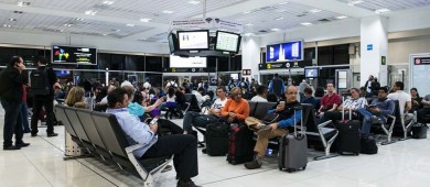 Aerolíneas deben indemnizar a los pasajeros por la sobreventa de vuelos, ordena la Corte