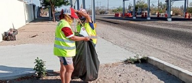 Inician trabajos de limpieza en accesos de la carretera al Sur de La Paz
