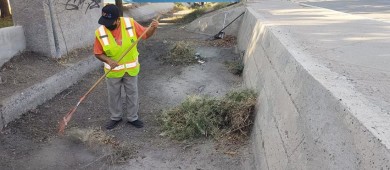 Realiza Servicios Públicos limpieza del canal de desagüe de Fidepaz