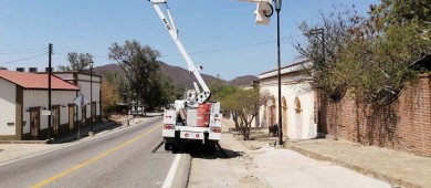 Rehabilitan e instalan luminarias en El Triunfo y Alfredo V. Bonfil