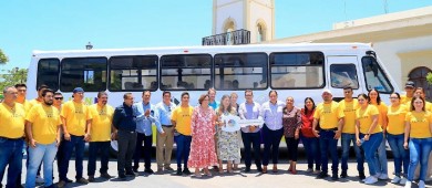 Asociaciones Questro entrega autobús al Ayuntamiento de Los Cabos