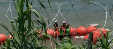 México y EU crearán grupo de trabajo para retirar boyas alambradas en Texas