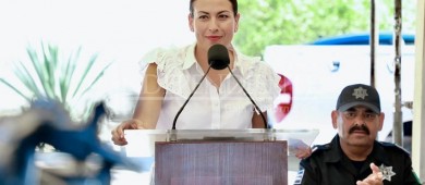 Entrega Ayuntamiento La Paz unidad oficial y equipo a la Policía Auxiliar