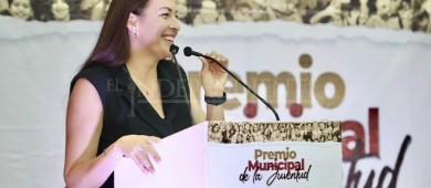 Entrega Ayuntamiento de La Paz el Premio Municipal de la Juventud La Paz