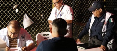 19 personas infraccionadas con vehículo retenido por no pasar alcoholímetro de La Paz