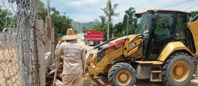 Debido a las lluvias pasadas, Servicios Públicos del ayto de Los Cabos rehabilita las vialidades dañadas