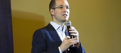 Presupuesto de AMLO para 2024 es egoísta e irresponsable: Anaya