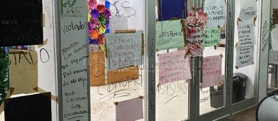 Mediante plantón, exigen al gobernador esclarezca el feminicidio de la doctora Jasel