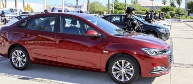 Fortalecen la seguridad de BCS a través de la entrega de 28 unidades y ambulancias