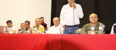 Sesiona PC junto alcalde de Oscar Leggs y gobernador de BCS Castro Cosío sobre evolución de huracán “Norma”
