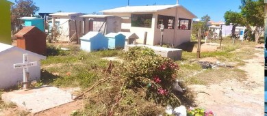 Realizan limpieza en panteones municipales para la celebración del Dia de Muertos