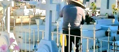 Realizan limpieza en panteones municipales para la celebración del Dia de Muertos