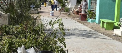 Dia de muertos: ciudadanos encuentran los cementerios en pésimas condiciones