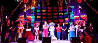 Premia alcaldesa a ganadores del concurso Paseo de Catrinas y Catrines