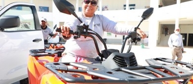 Entrega la alcaldesa de La Paz ocho vehículos a Zofemat del municipio