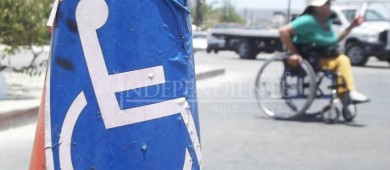 Pide legisladora que autoridades no condonen multas a infractores que usan cajones para personas con discapacidad