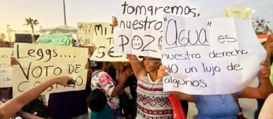 "Vote por Leggs y nos defraudó"; entre protestas el 2do Informe de Gobierno en Los Cabos