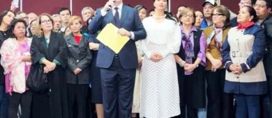 Marcelo Ebrard anuncia que se queda en Morena