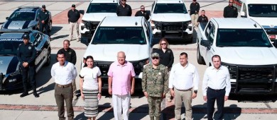 Entrega el gobernador Castro Cosío unidades y equipamiento para el fortalecimiento de la seguridad en BCS