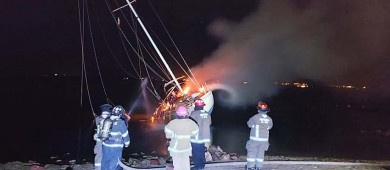 Abren carpeta de investigación por un delito ambiental derivado del incendio de una embarcación en La Paz