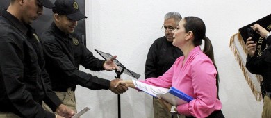 Rinden protesta 20 nuevos agentes de investigación criminal de la PGJE