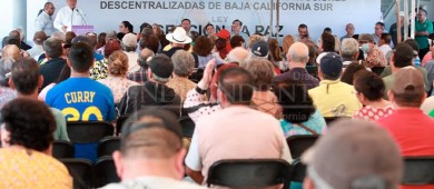 Encabeza el gobernador Castro Cosío la entrega de bono anual a jubilados y pensionados
