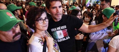 Verástegui busca firmas en el centro de CDMX para su candidatura independiente