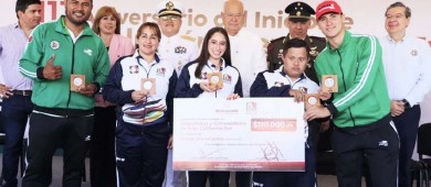 Entregan premio estatal del deporte en BCS a los atletas más destacados durante el 2023