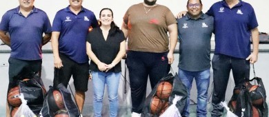 Reciben preselectivos de básquetbol material para reforzar entrenamientos